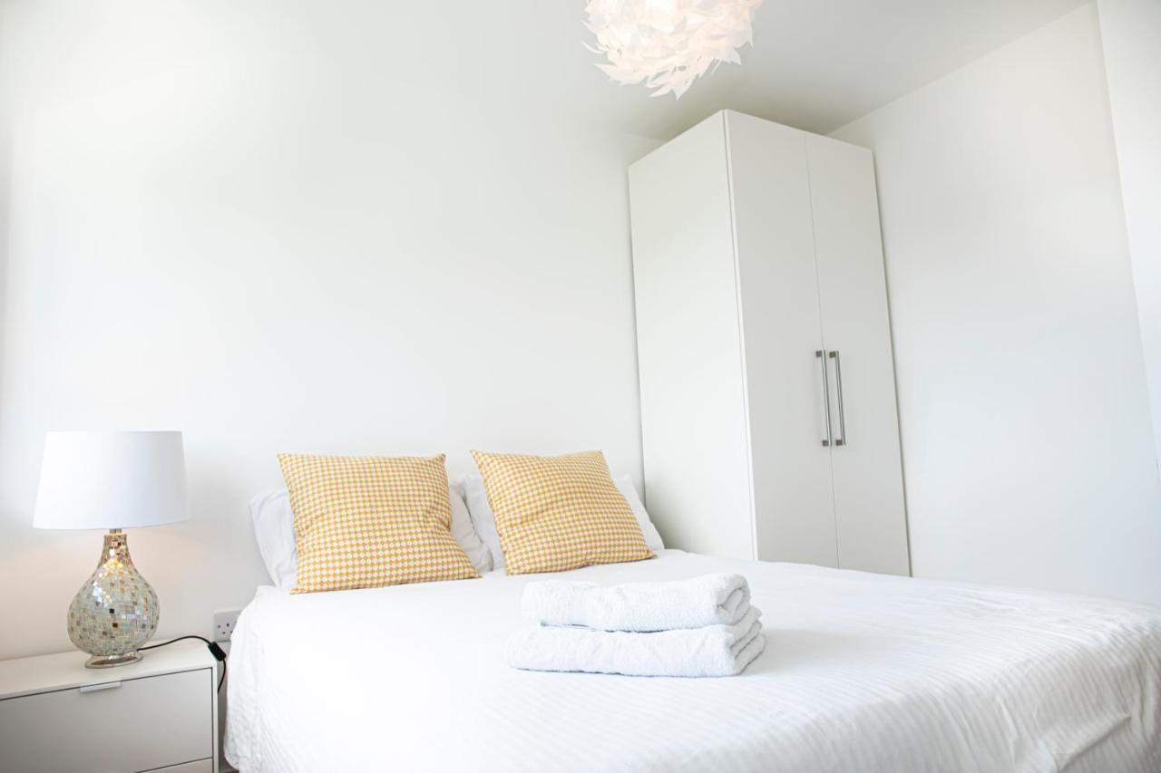 Sunshine Place Enfield Extérieur photo